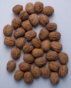 Горіх волоський цілий