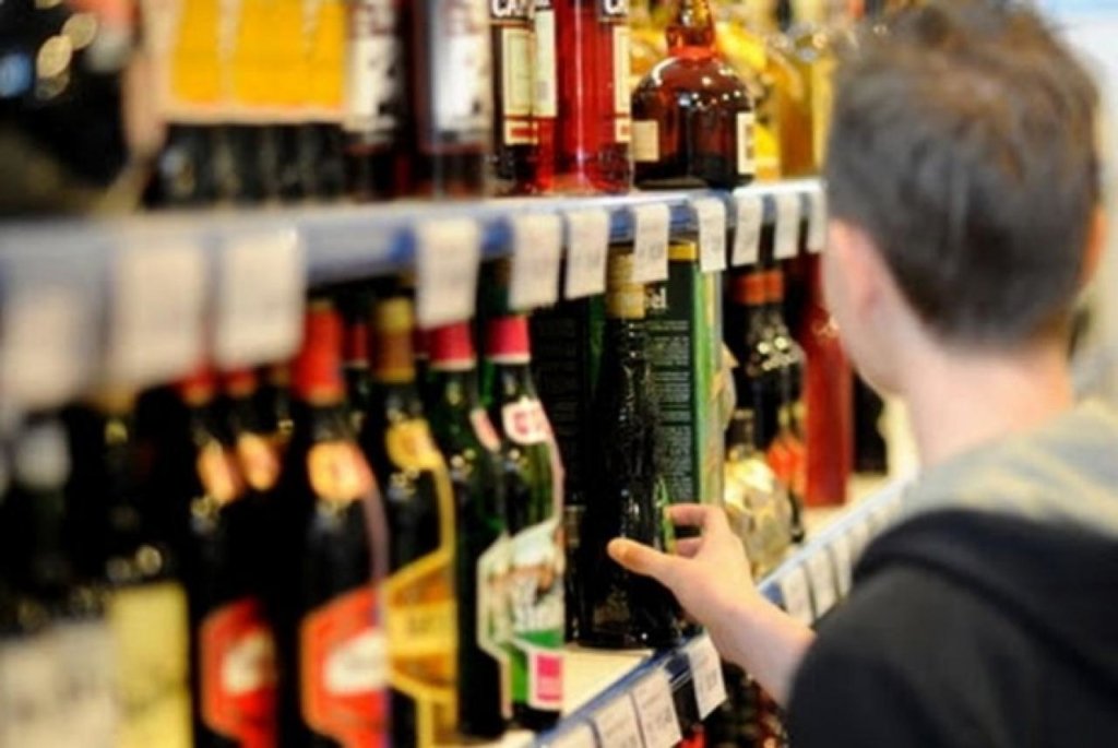 В Україні штрафуватимуть за продаж алкоголю за ціною нижче мінімальної v ukrayini shtrafuvatymut za prodazh alkogolyu za czinoyu nyzhche minimalnoyi