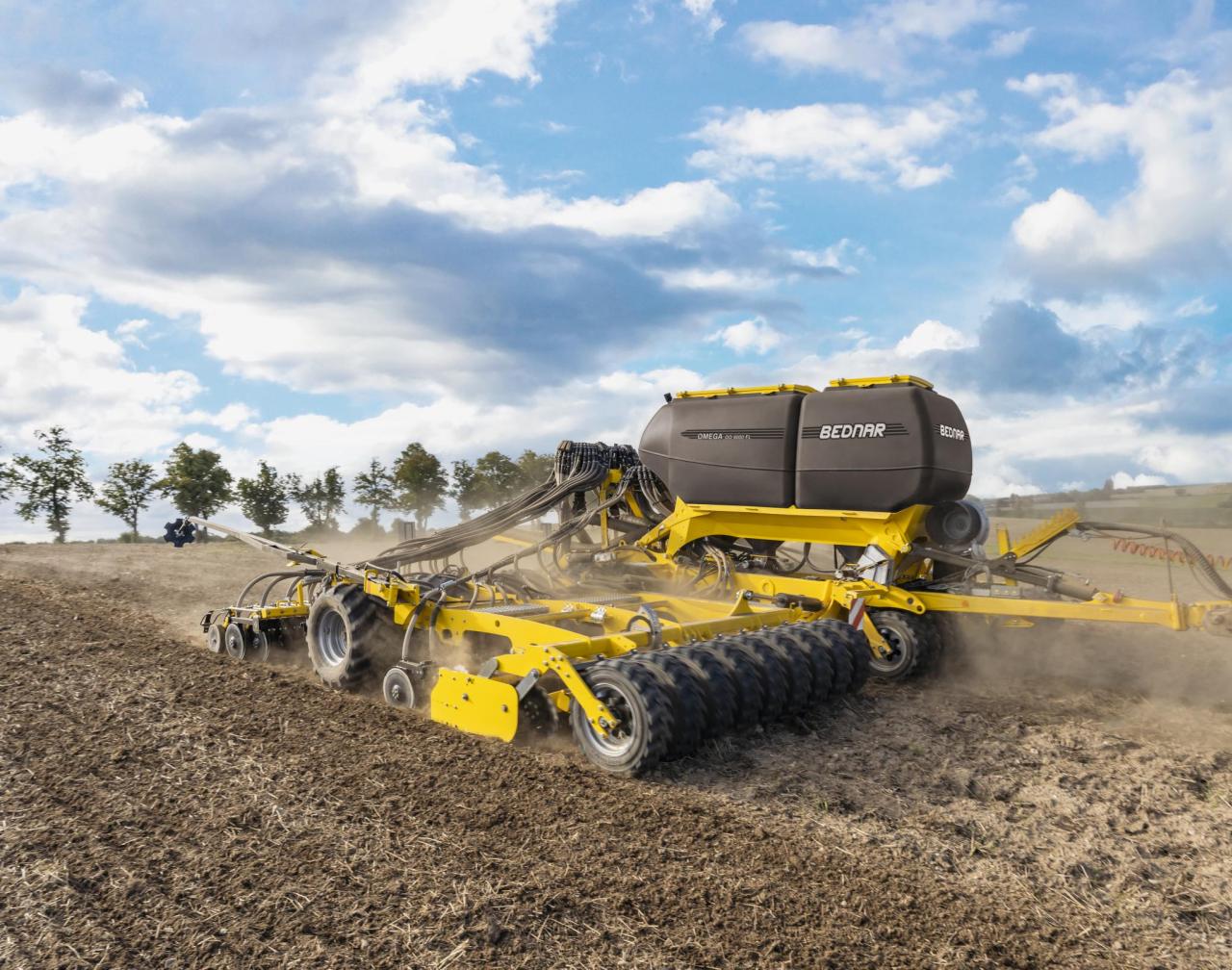 Важливі інновації в лінійці широкозахватних агрегатів BEDNAR vazhlyvi innovacziyi v linijczi shyrokozahvatnyh agregativ bednar 3