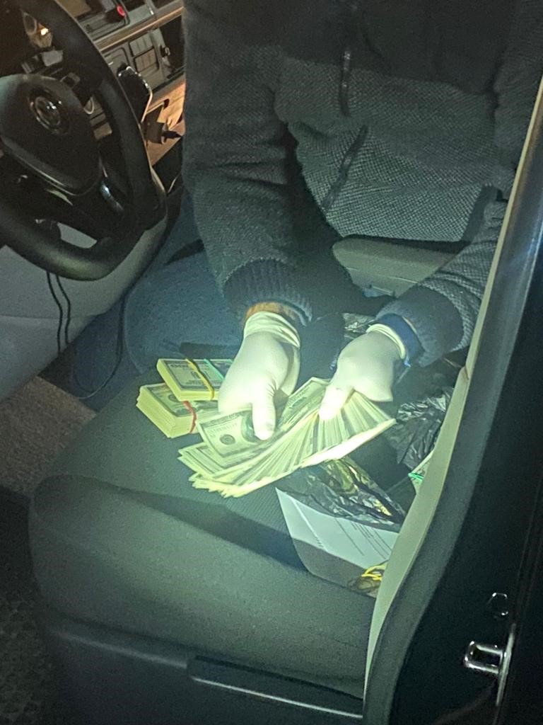 Викрито директора держпідприємства НААН за вимагання 50 тис дол від землевласника vykryto dyrektora derzhpidpryyemstva naan za vymagannya 50 tys dol vid zemlevlasnyka 1