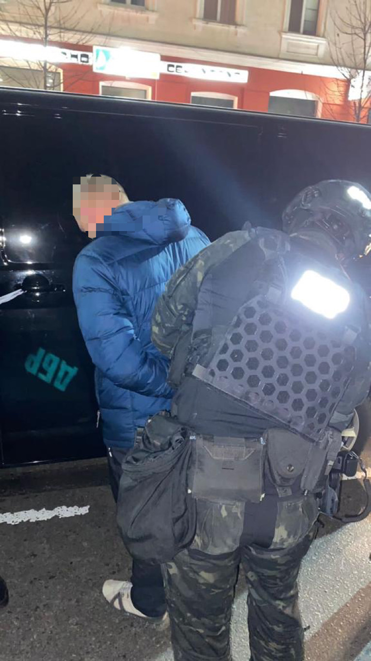 Викрито директора держпідприємства НААН за вимагання 50 тис дол від землевласника vykryto dyrektora derzhpidpryyemstva naan za vymagannya 50 tys dol vid zemlevlasnyka