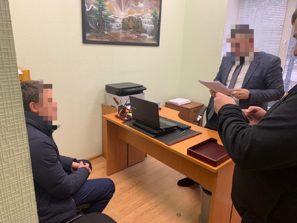 Затримано посадовця за розтрату більш півмільйона грн zatrymano posadovczya za roztratu bilsh pivmiljona grn