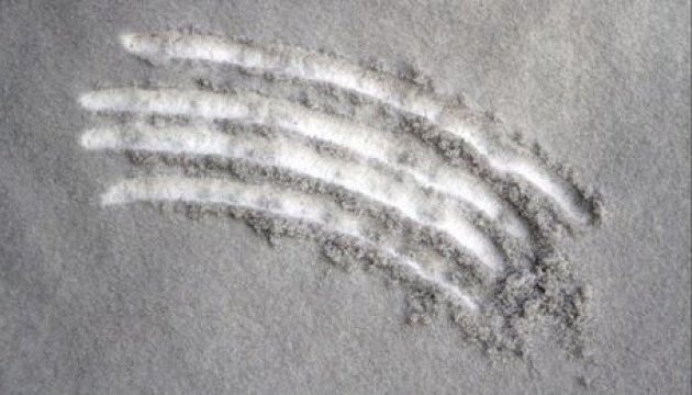 В Івано-Франківщині випав сніг чорного кольору 15 В Івано-Франківщині випав сніг чорного кольору v ivano frankivshhyni vypav snig chornogo koloru 1
