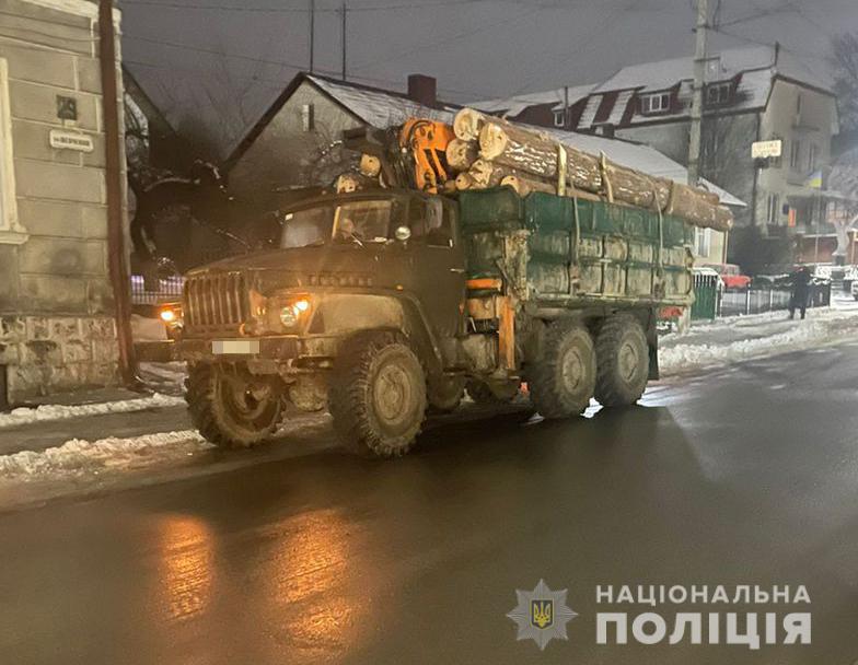 На Тернопільщині затримано директора лісгоспу за незаконний продаж лісу 3 На Тернопільщині затримано директора лісгоспу за незаконний продаж лісу na ternopilshhyni zatrymano dyrektora lisgospu za nezakonnyj prodazh lisu