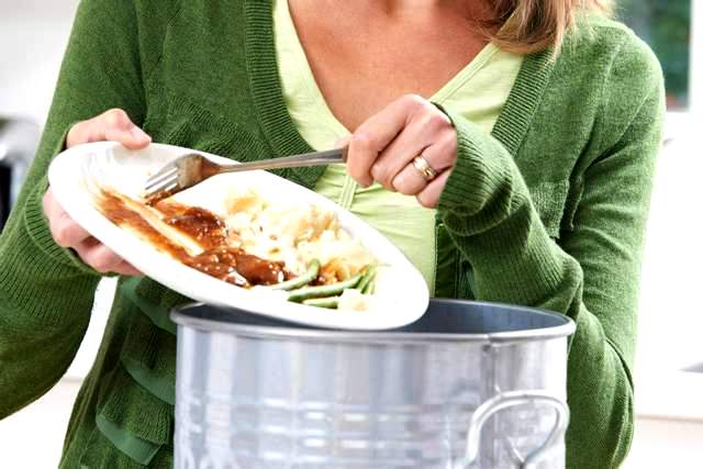 Скільки продуктів українці викидають на звалище у свята 1 Скільки продуктів українці викидають на звалище у свята skilky produktiv ukrayinczi vykydayut na zvalyshhe u svyata