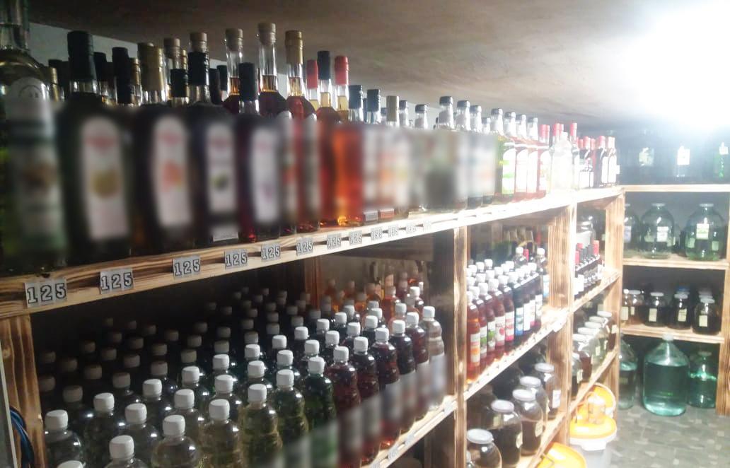 На Буковині вилучили контрафактного алкоголю на мільйон гривень 1 На Буковині вилучили контрафактного алкоголю на мільйон гривень na bukovyni vyluchyly kontrafaktnogo alkogolyu na miljon gryven