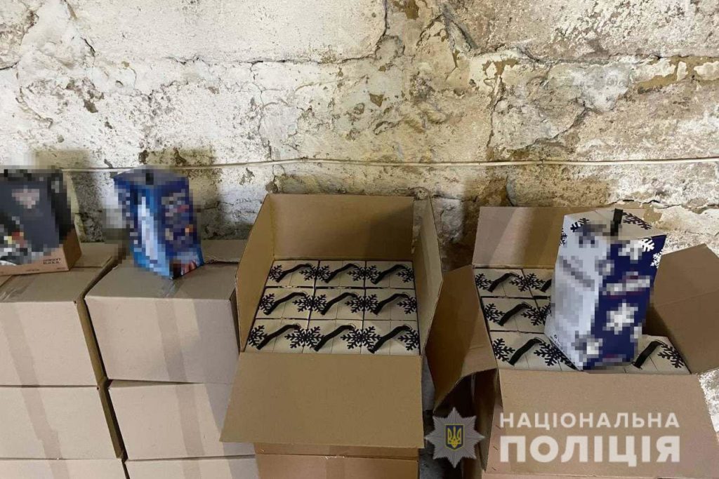На Вінниччині ліквідовано канал реалізації фальсифікованого елітного алкоголю 2 На Вінниччині ліквідовано канал реалізації фальсифікованого елітного алкоголю na vinnychchyni likvidovano kanal realizacziyi falsyfikovanogo elitnogo alkogolyu 1