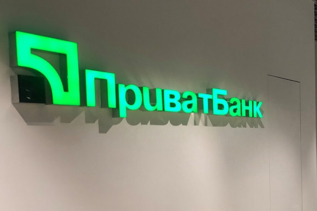 Стало відомо, чому ПриватБанк почав блокувати тисячі рахунків stalo vidomo chomu pryvatbank pochav blokuvaty tysyachi rahunkiv