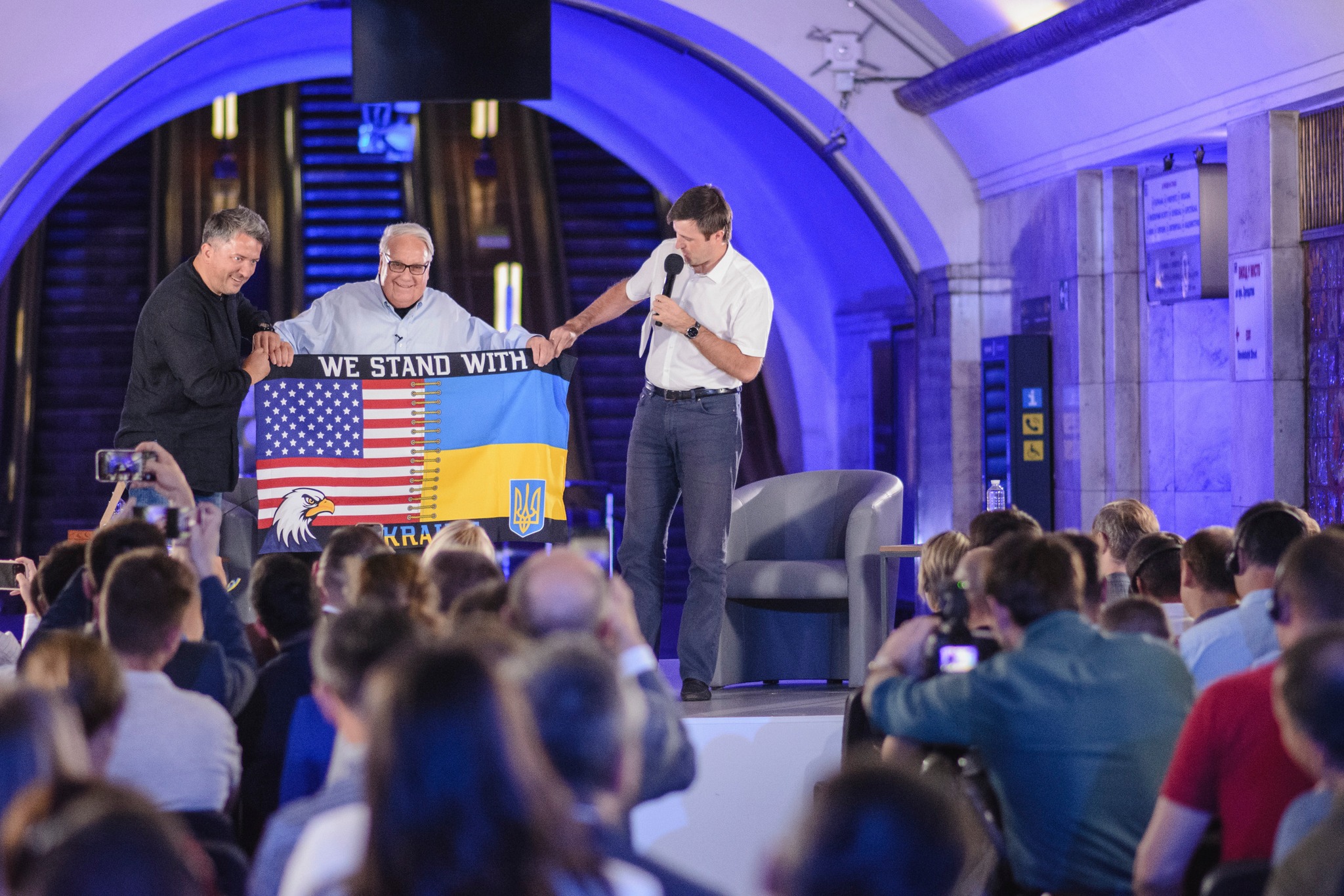 Українські аграрії отримали понад 100 агрегатів від американського мецената ukrayinski agrariyi otrymaly ponad 100 agregativ vid amerykanskogo meczenata