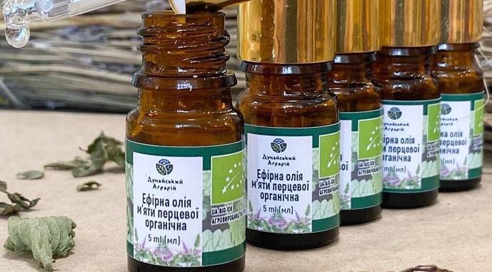 В Україні розпочали виробництво органічної ефірної олії з трав 3 В Україні розпочали виробництво органічної ефірної олії з трав v ukrayini rozpochaly vyrobnycztvo organichnoyi efirnoyi oliyi z trav