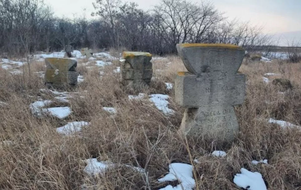 На Черкащині віднайшли старовинний козацький цвинтар 1 На Черкащині віднайшли старовинний козацький цвинтар na cherkashhyni vidnajshly starovynnyj kozaczkyj czvyntar