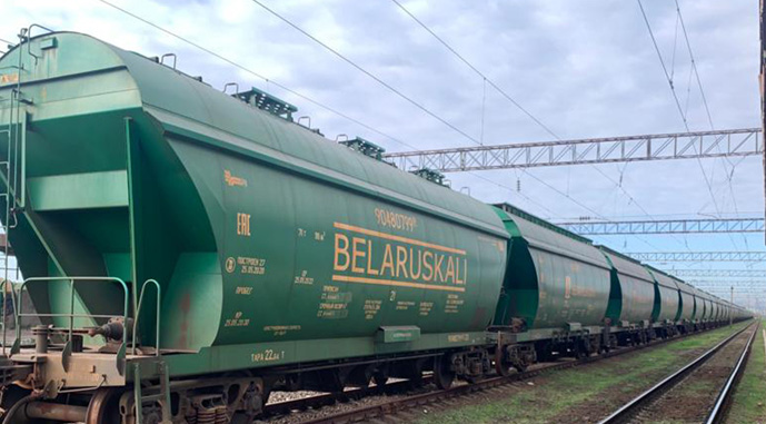 В Україні заарештували 170 вагонів білоруських і російських добрив v ukrayini zaareshtuvaly 170 vagoniv biloruskyh i rosijskyh dobryv