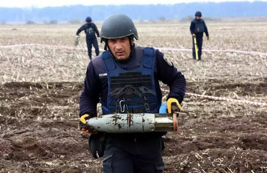 План першочергового розмінування сільгоспземель виконали вже в трьох областях 19 План першочергового розмінування сільгоспземель виконали вже в трьох областях plan pershochergovogo rozminuvannya silgospzemel vykonaly vzhe v troh oblastyah